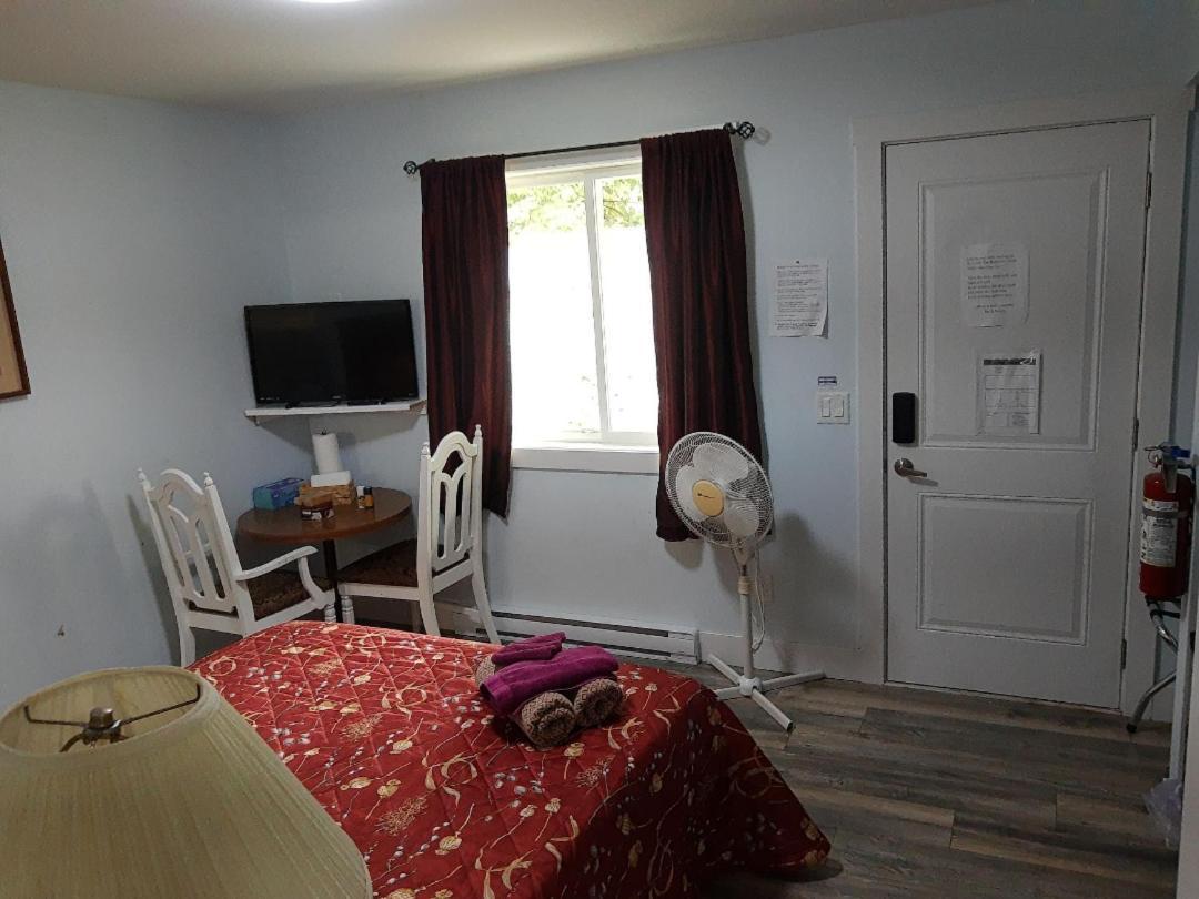 Guest Suite Private Retreat For 2 Guests With Ac - 4 Units Available อับบอทส์ฟอร์ด ภายนอก รูปภาพ