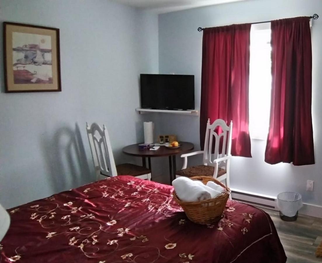 Guest Suite Private Retreat For 2 Guests With Ac - 4 Units Available อับบอทส์ฟอร์ด ภายนอก รูปภาพ