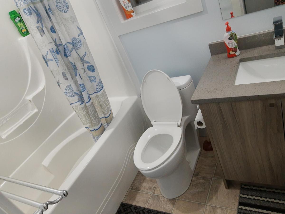 Guest Suite Private Retreat For 2 Guests With Ac - 4 Units Available อับบอทส์ฟอร์ด ภายนอก รูปภาพ